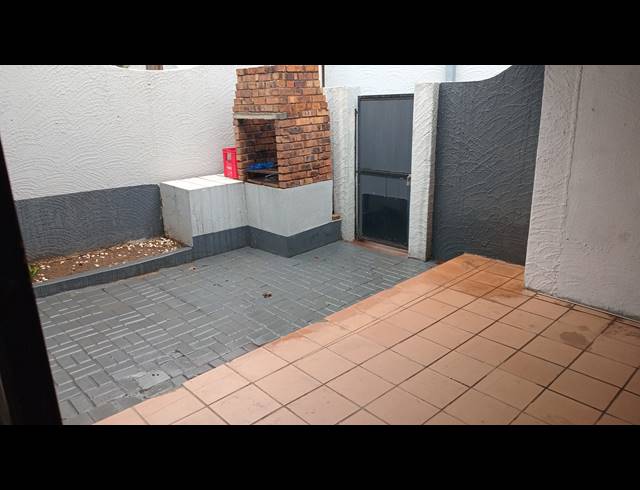 2 BEDROOM TOWNHOUSE FOR SALE IN PRIMROSE